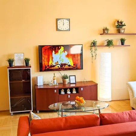 דירה Skytop Modern In Heart Of Downtown